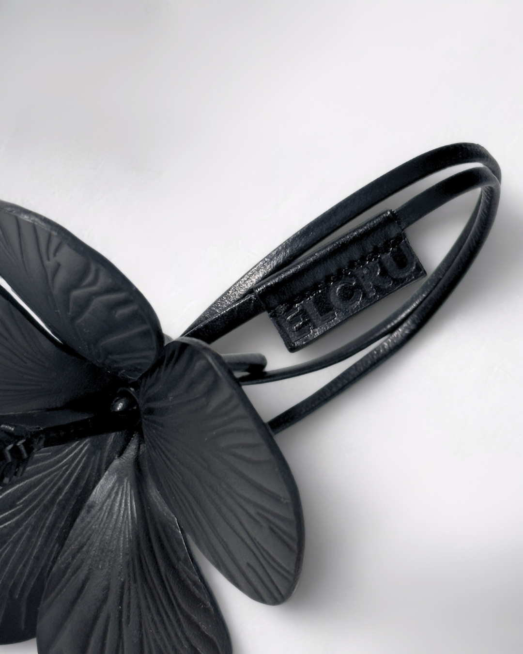 Gumamela Charm in Noir