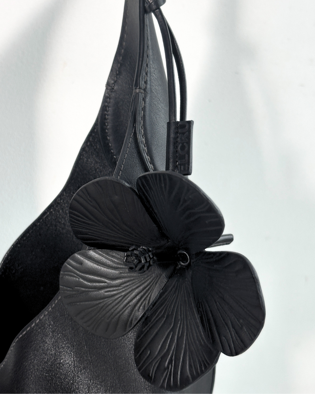 Gumamela Charm in Noir