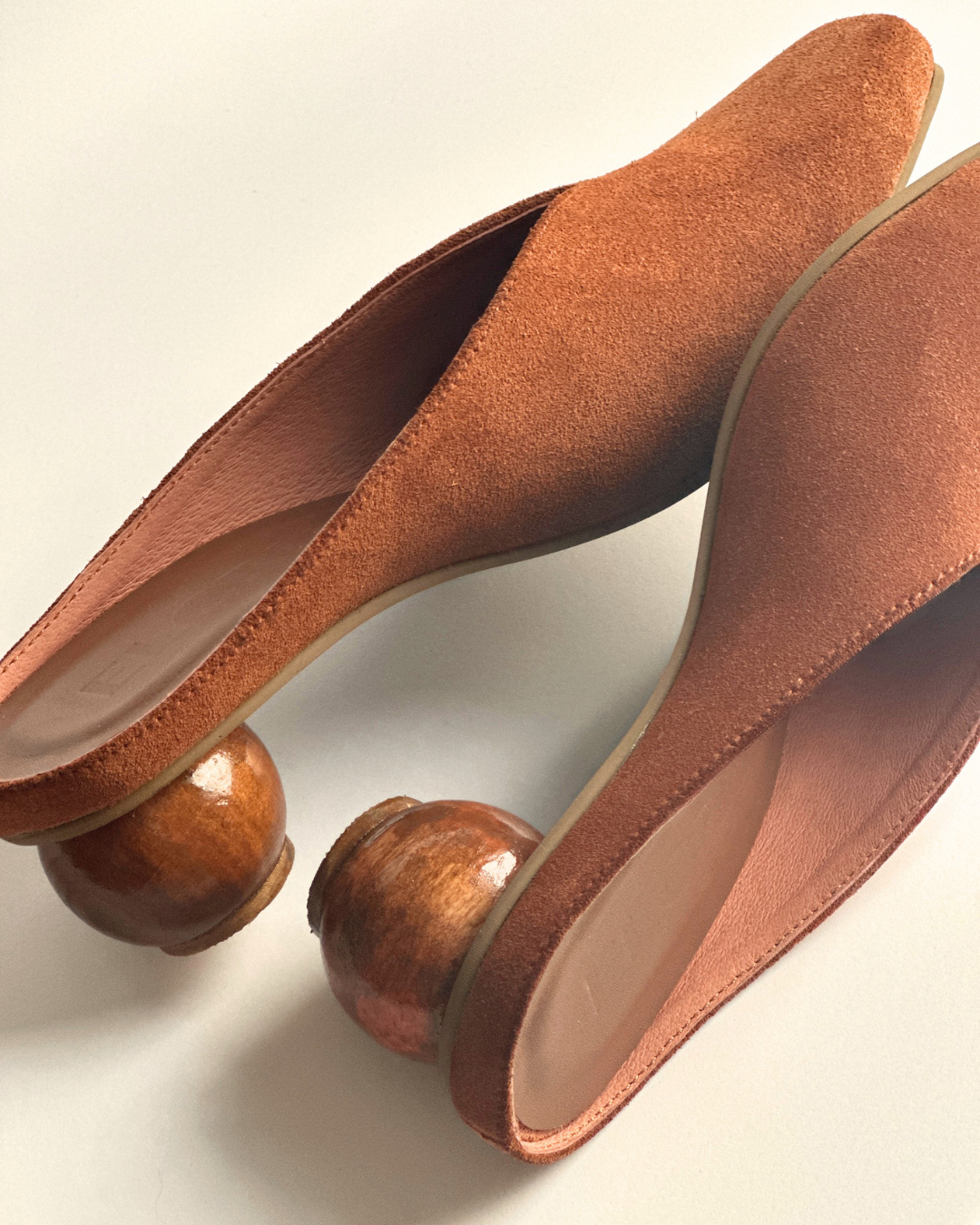 Pearl Mules in Suede Ochre