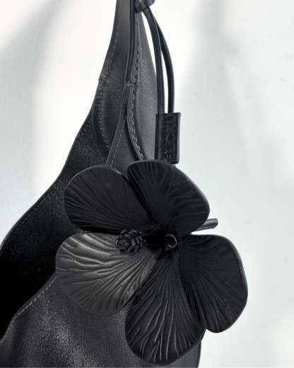 Gumamela Charm in Noir