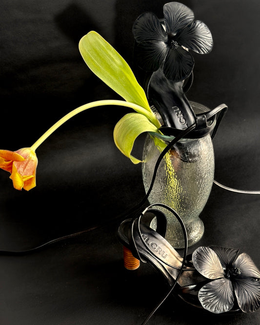 Gumamela Heels in Noir