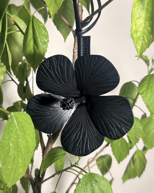 Gumamela Charm in Noir