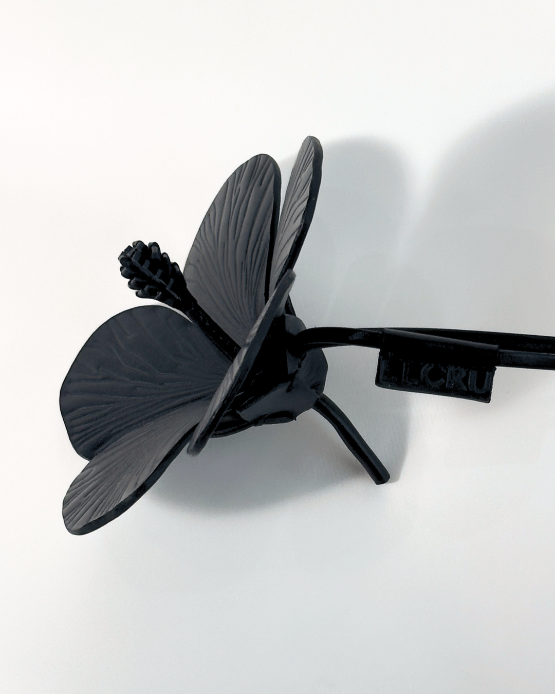 Gumamela Charm in Noir